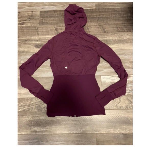 Lululemon - Picture 2 of 5